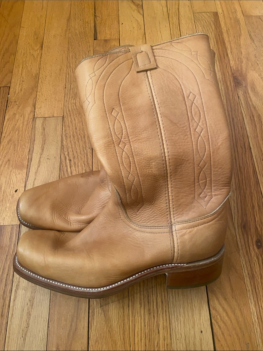 Vintage Campus Style Tan Cowboy Boot Leather M 8 ( W 10) made in Canada Gorgeous